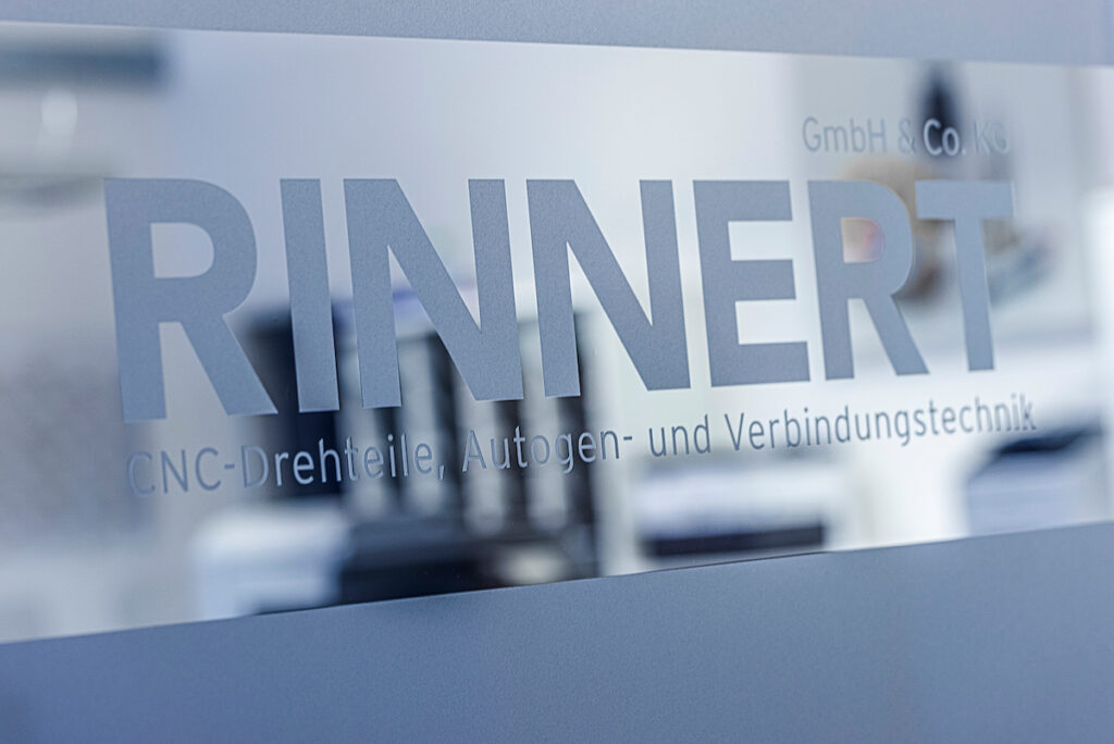 Rinnert GmbH & Co. KG Logo auf Spiegel